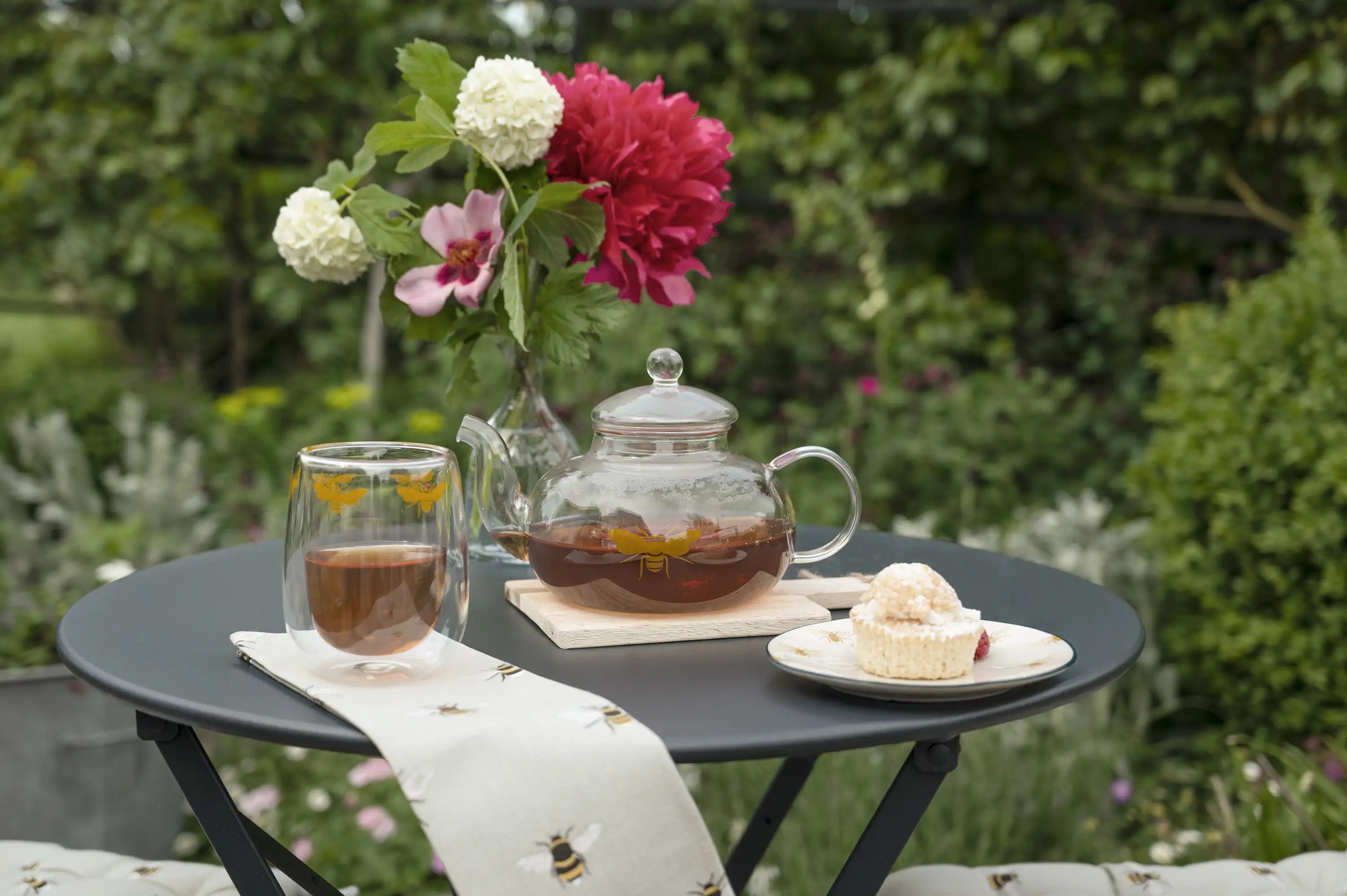 glass mugs and teaport perfect for an afternoon tea set up