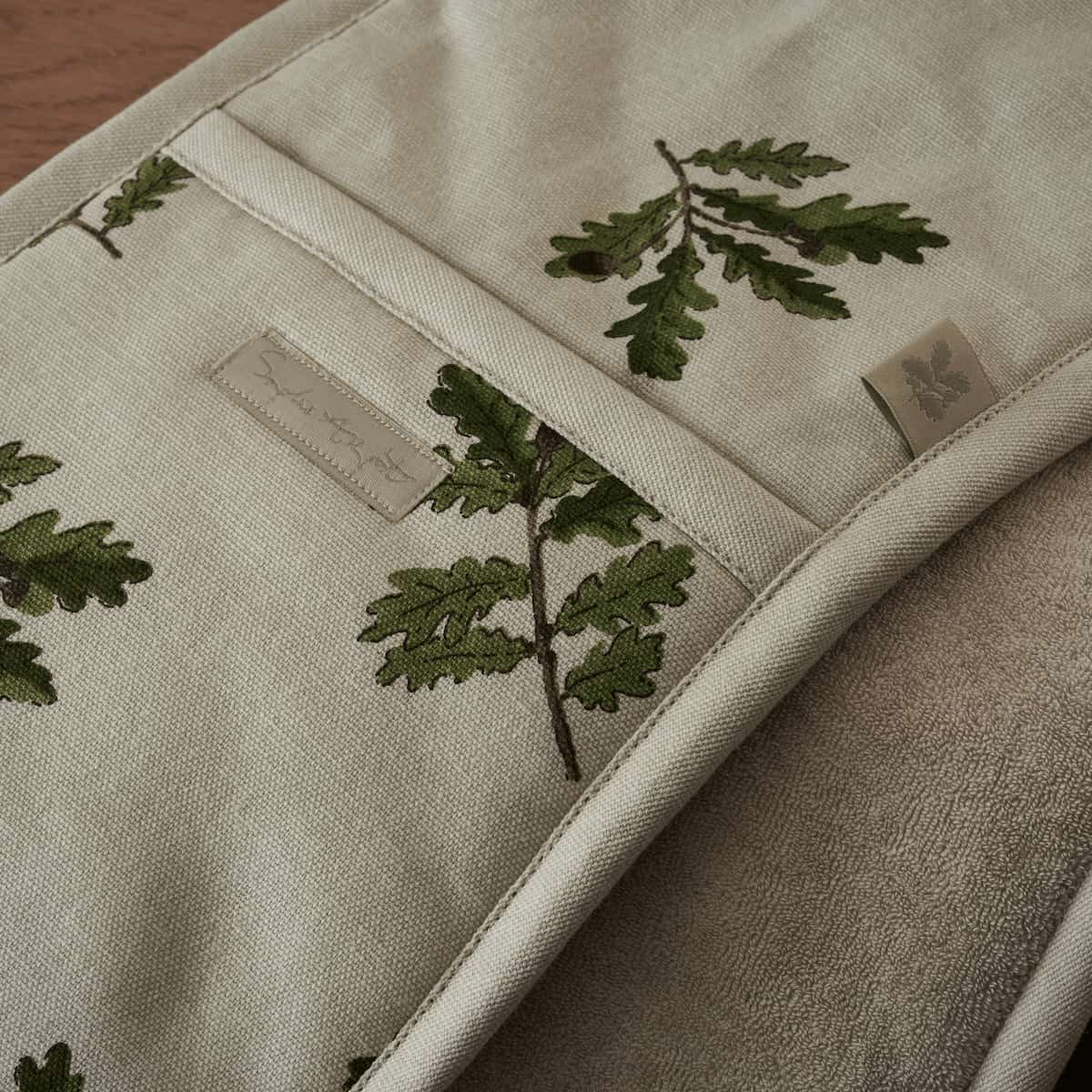 Leaf Oven Glove, Green - A world of craft @ RoyalDesign