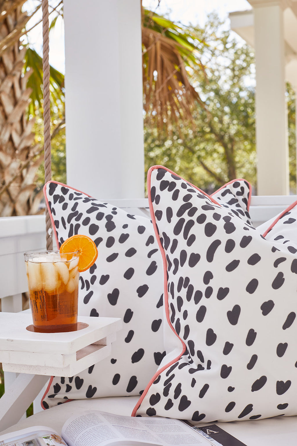 Giraffes on Grass Lumbar Pillow – Sewing Down South