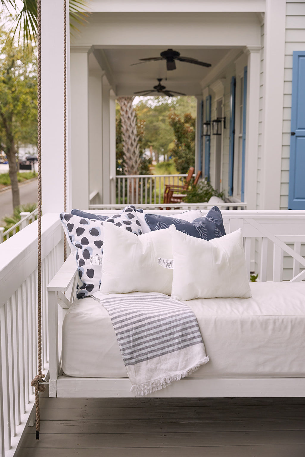 18 Square Pillow Insert – Vintage Porch Swings