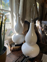 Load image into Gallery viewer, Groovy White Lamp
