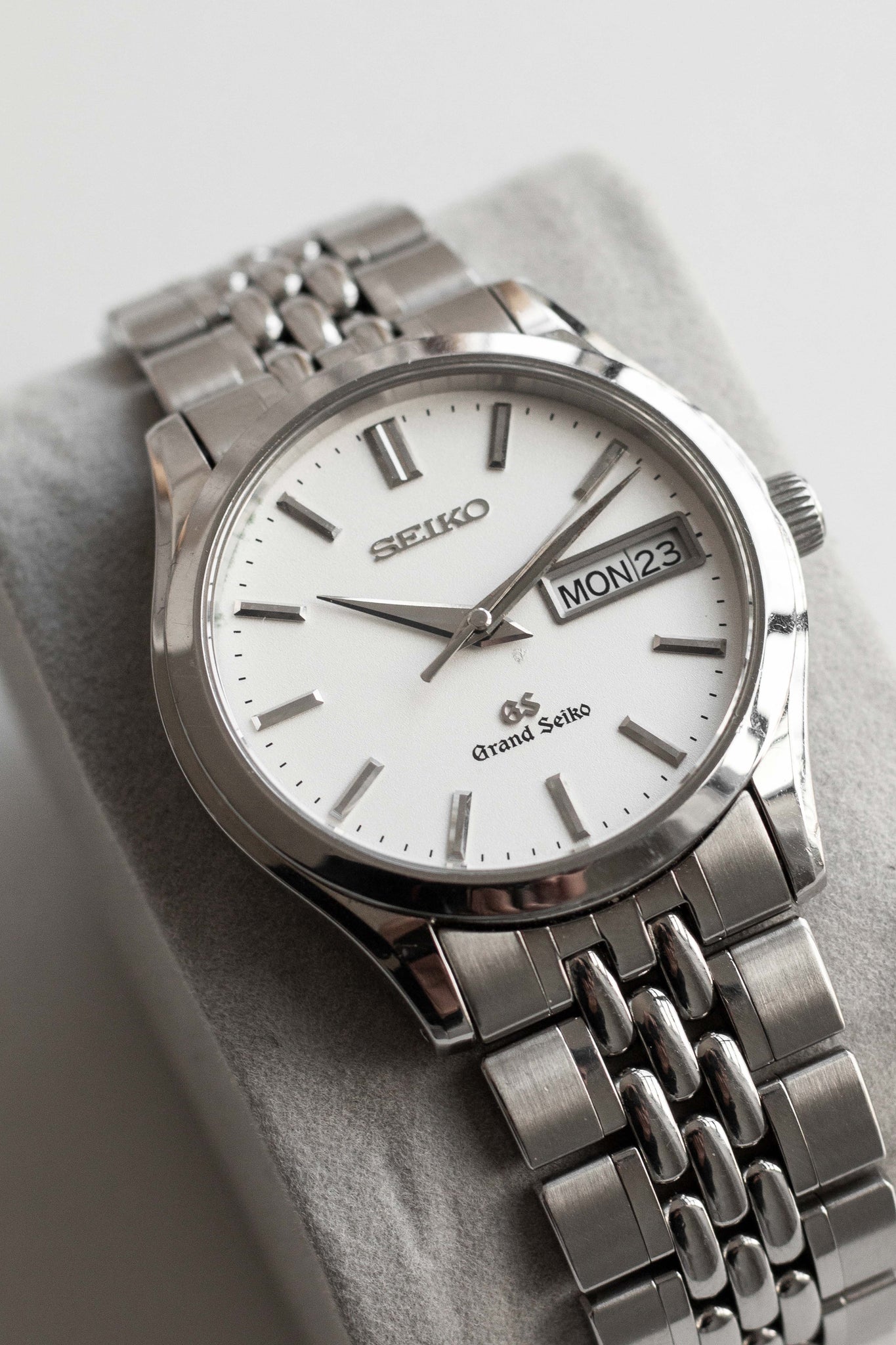 Grand Seiko Quartz SBGT001 Ref. 9F83-9A00 1997 | Vintage & Pre-Owned Luxury  Watches – Wynn & Thayne