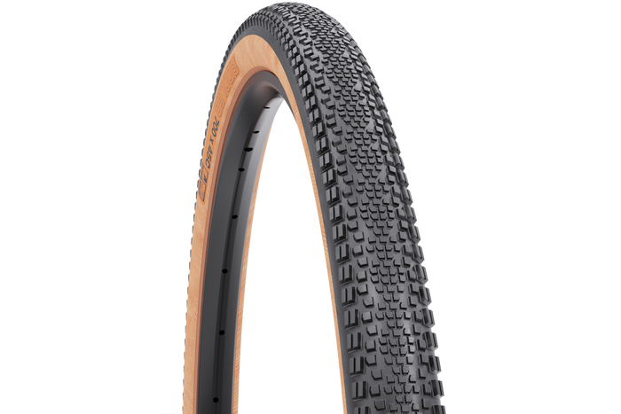 widest 700c tires