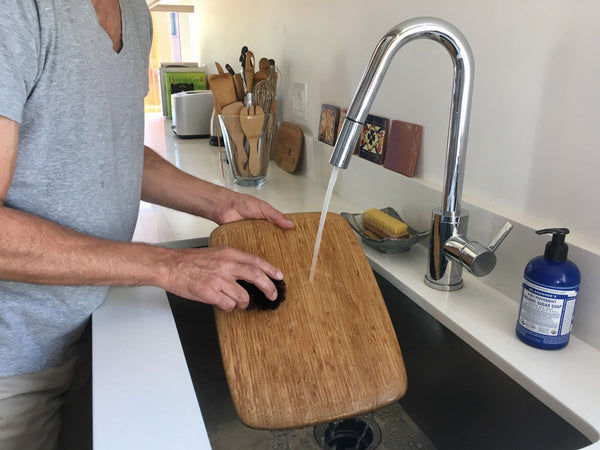 https://cdn.shopify.com/s/files/1/0203/1620/files/chopping-board-care_grande.jpg?v=1536643597