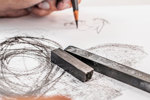 Aprende Técnicas y consejos para dibujar: Materiales para dibujar a  carboncillo.