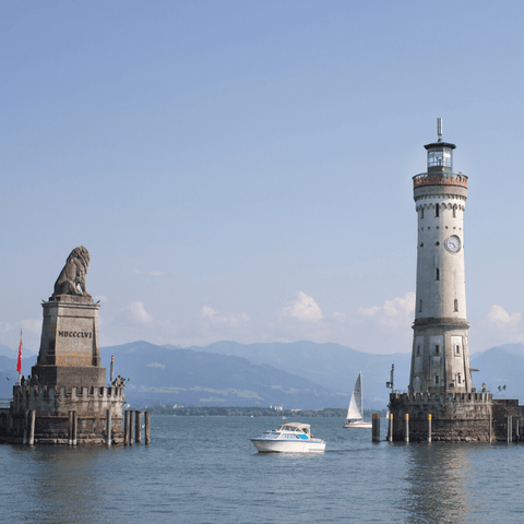 Die Hafeneinfahrt von Lindau.