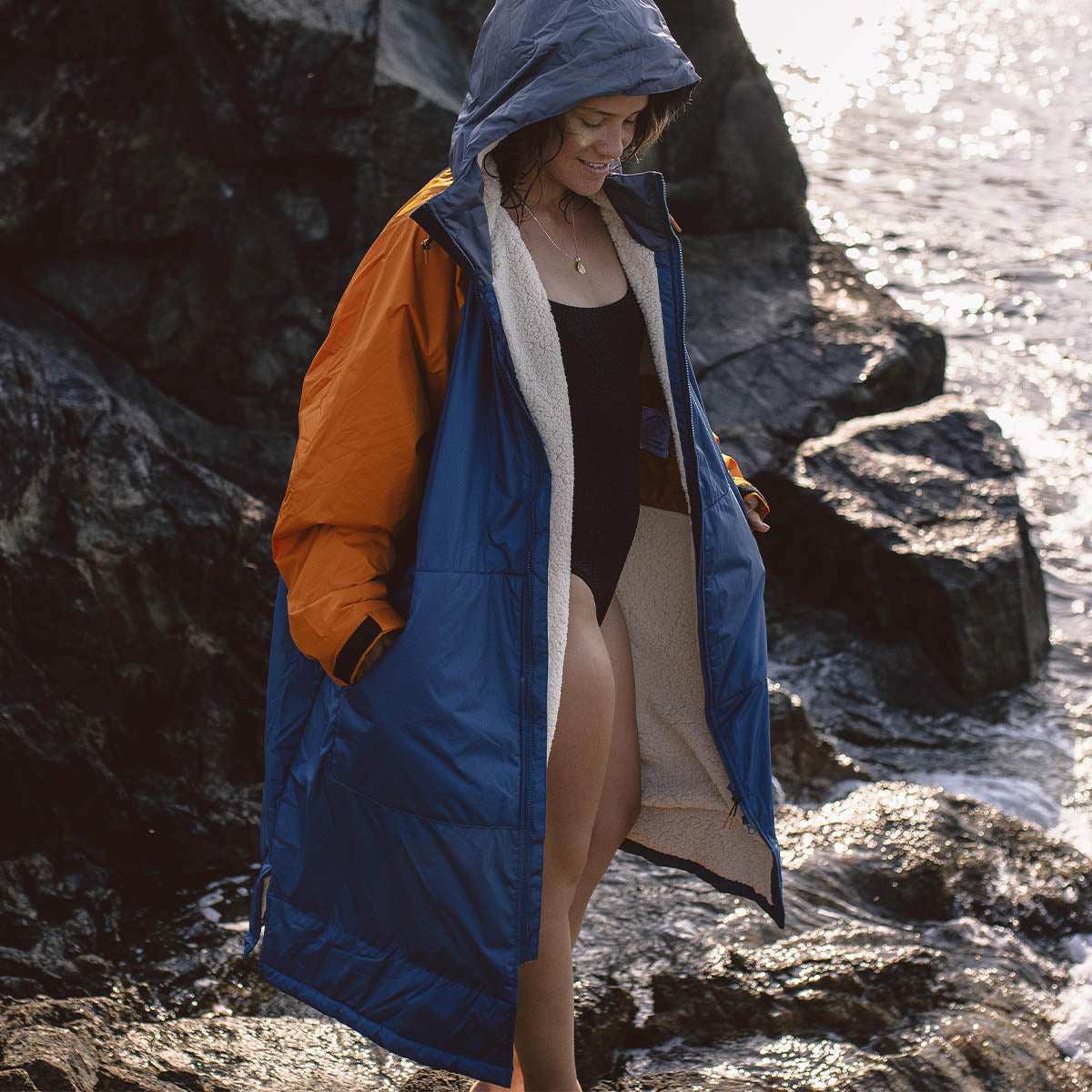 Roaming Recycled Sherpa Lined Changing Robe - Ensign Blue/Sunrise Orange