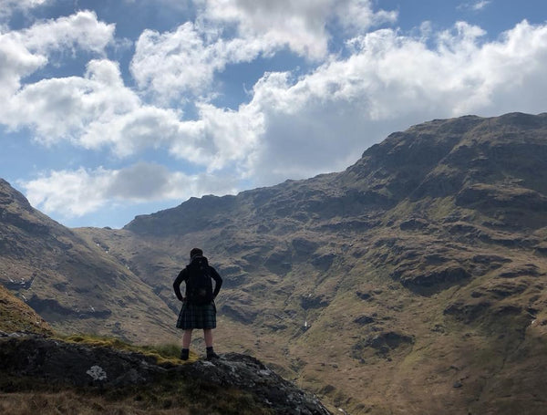 Grant contemplando el paisaje