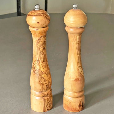 https://cdn.shopify.com/s/files/1/0203/9447/5595/products/olive-wood-salt-and-pepper_400x.jpg?v=1620142591