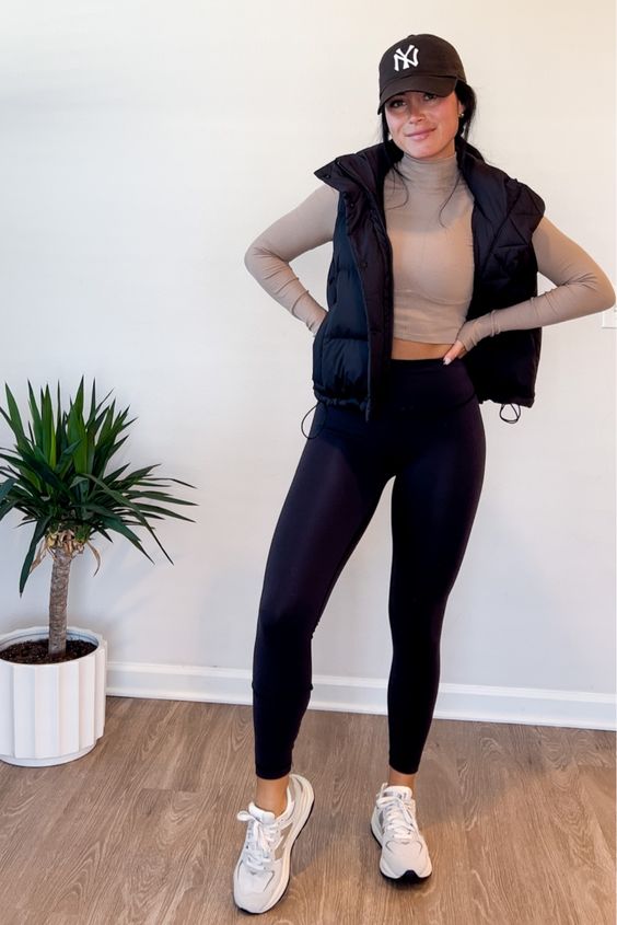 Stylish and Comfortable Mom Outfits: Black Leggings Edition