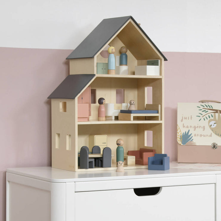 luxury dolls house