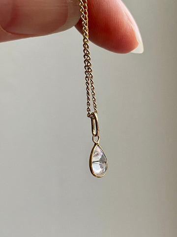 25567 Louis Vuitton Signature Diamond 18k Yellow Gold Necklace -  Sweden