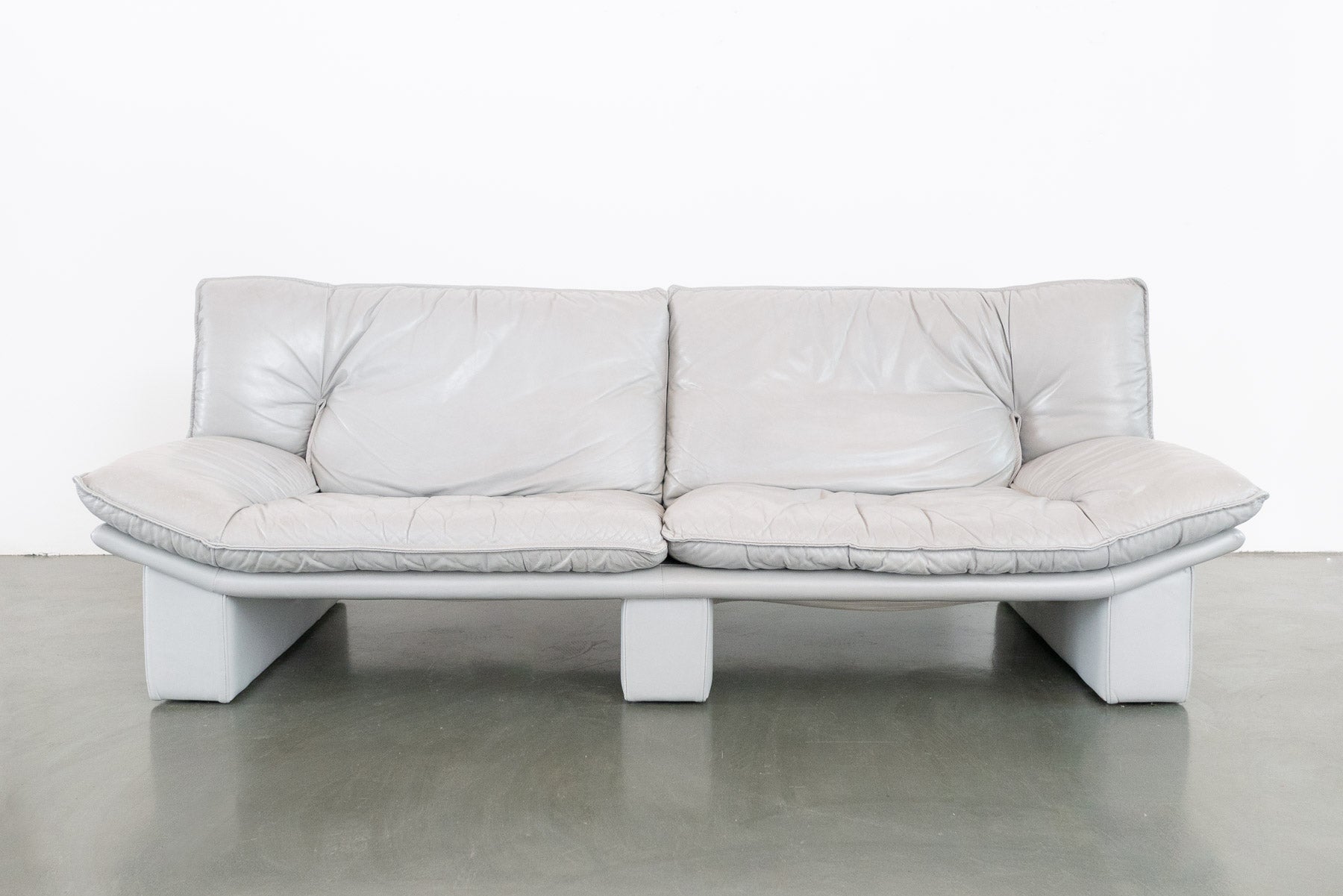 nicoletti leather sofa set