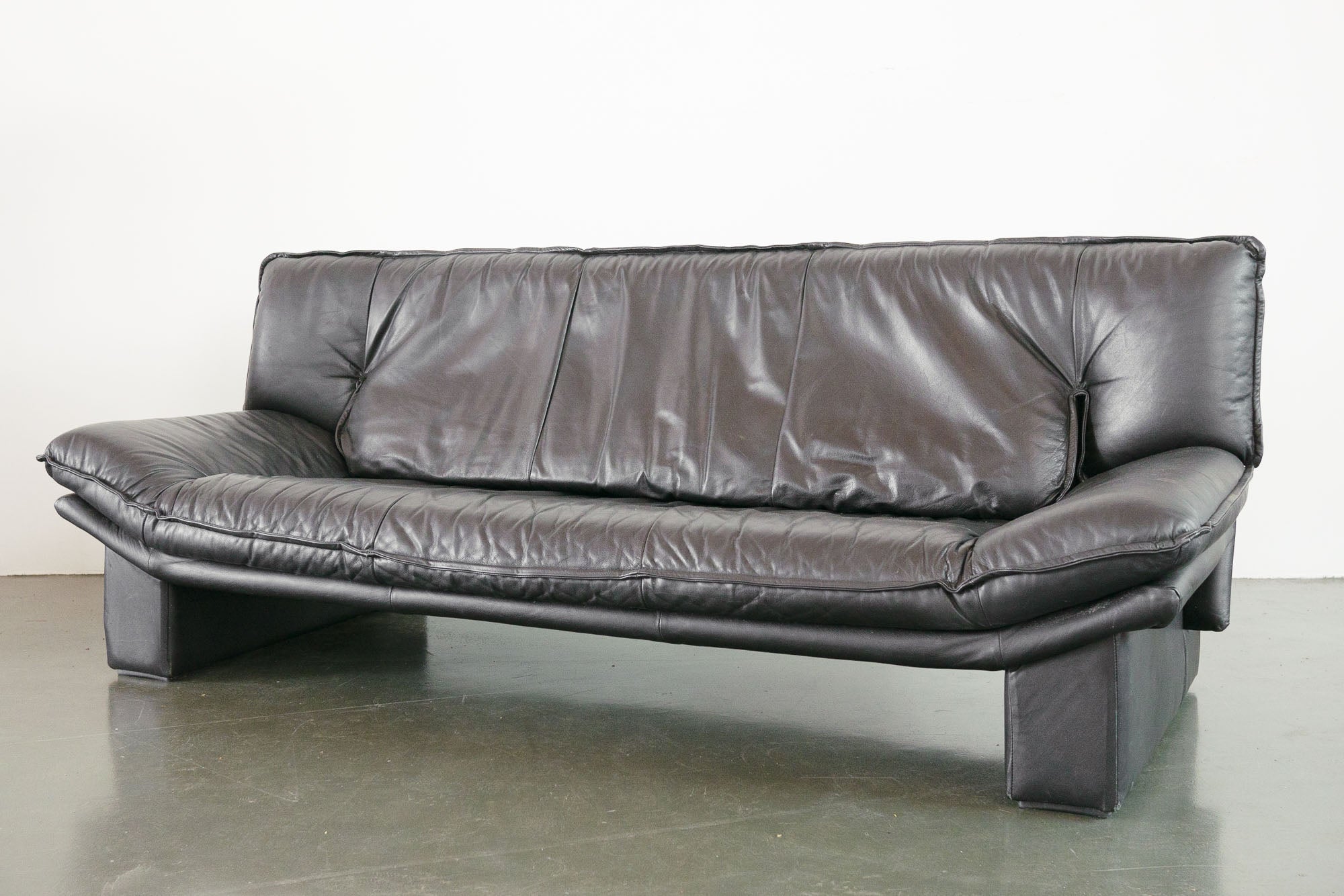 nicoletti lipari leather sofa chaise