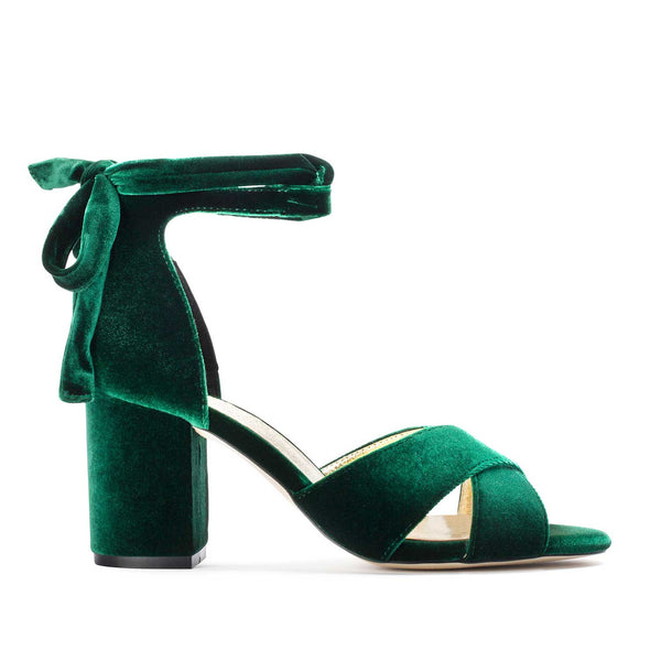 sammensmeltning kæmpe stor Falde tilbage Green wedding shoes with deep green velvet heels for the earthy and  luxurious bride