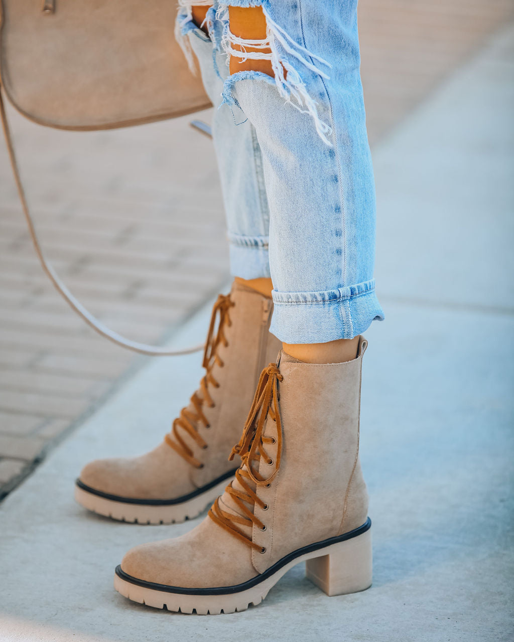 

Danny Lace Up Heeled Boot