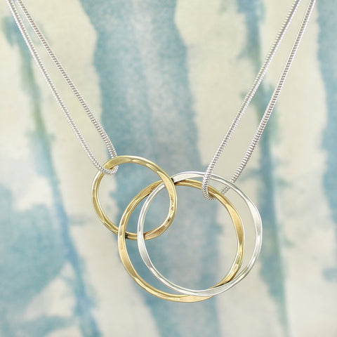 Interlocking Wire Hammered Wire Rings Necklace in Brass and Silver