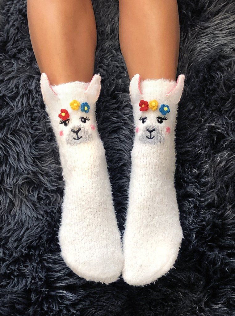 https://cdn.shopify.com/s/files/1/0205/2636/products/fuzzy-llama-lifestyle2_1024x1024_c1c333bb-94fb-4d06-adcb-5e4112b2f1bf.jpg?v=1578420563
