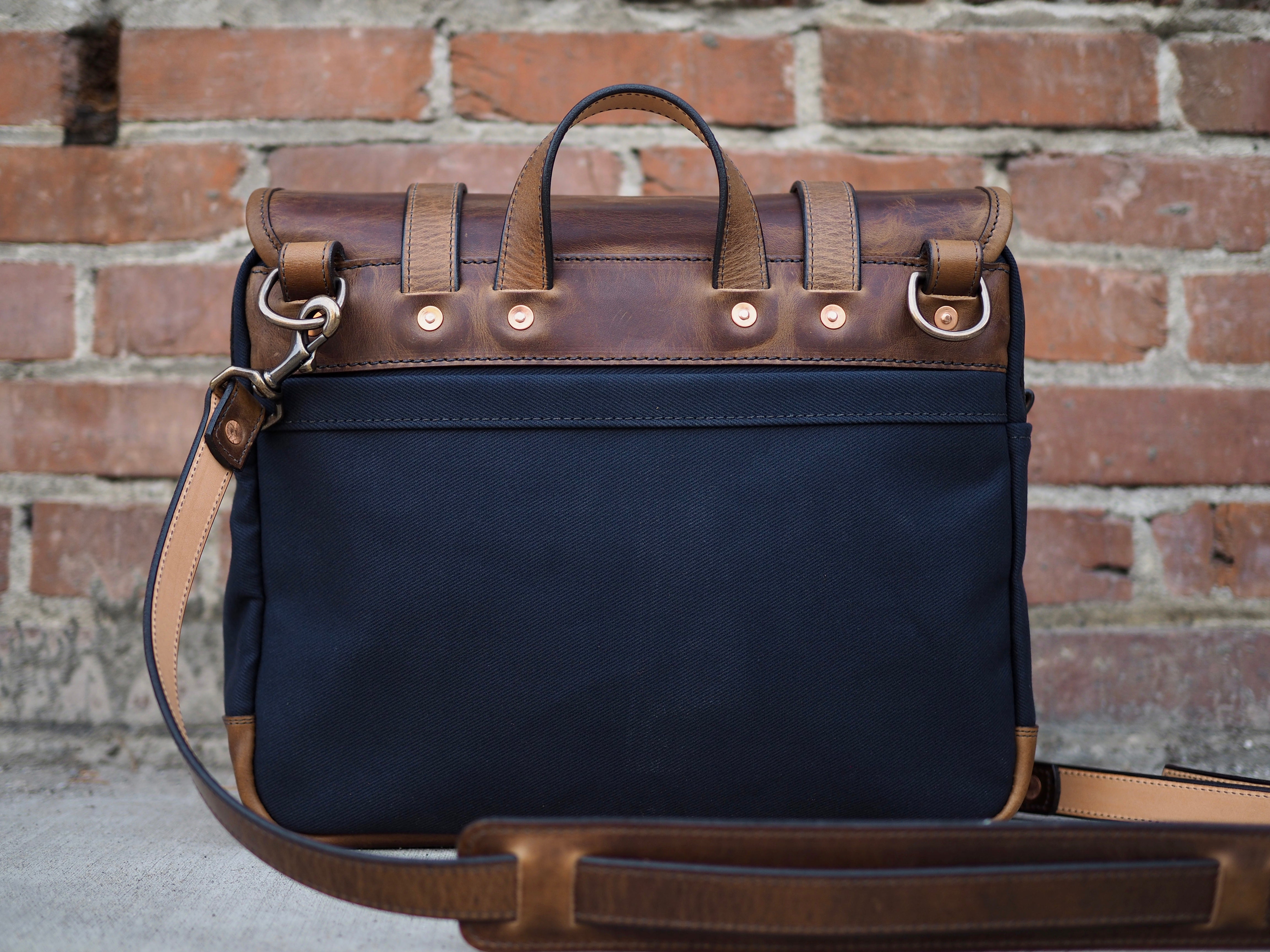 Field Bag in Dark Coffee Dublin/Dark Navy Twill