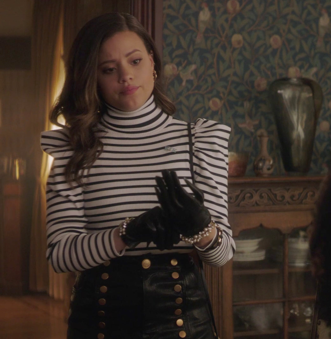 sarah-jeffery-wearing-marissa-webb-rowena-leather-skirt-on-charmed-S1E2