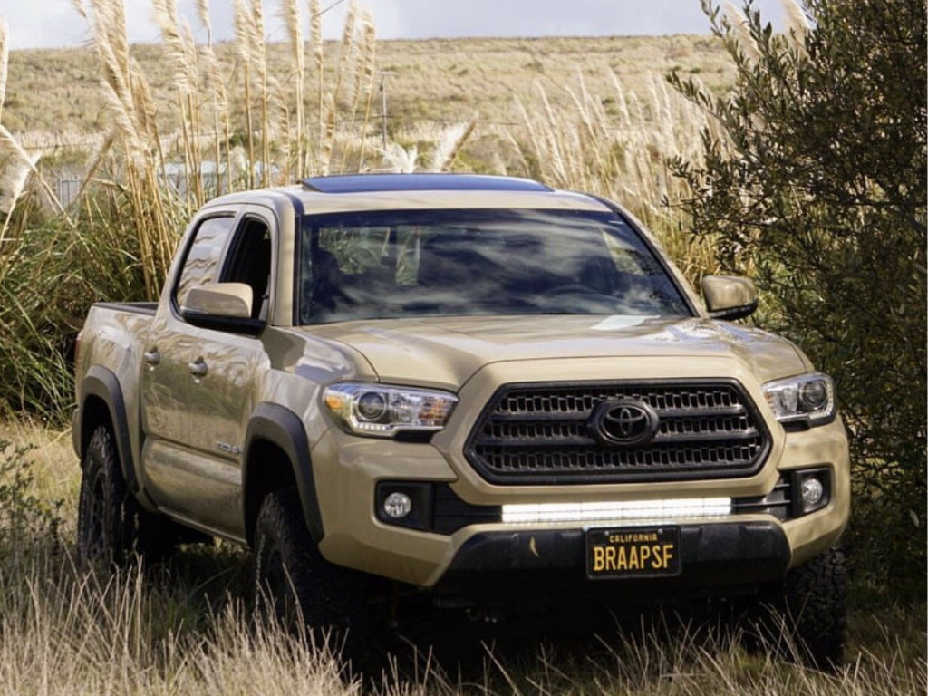 2004 toyota tacoma front light bar