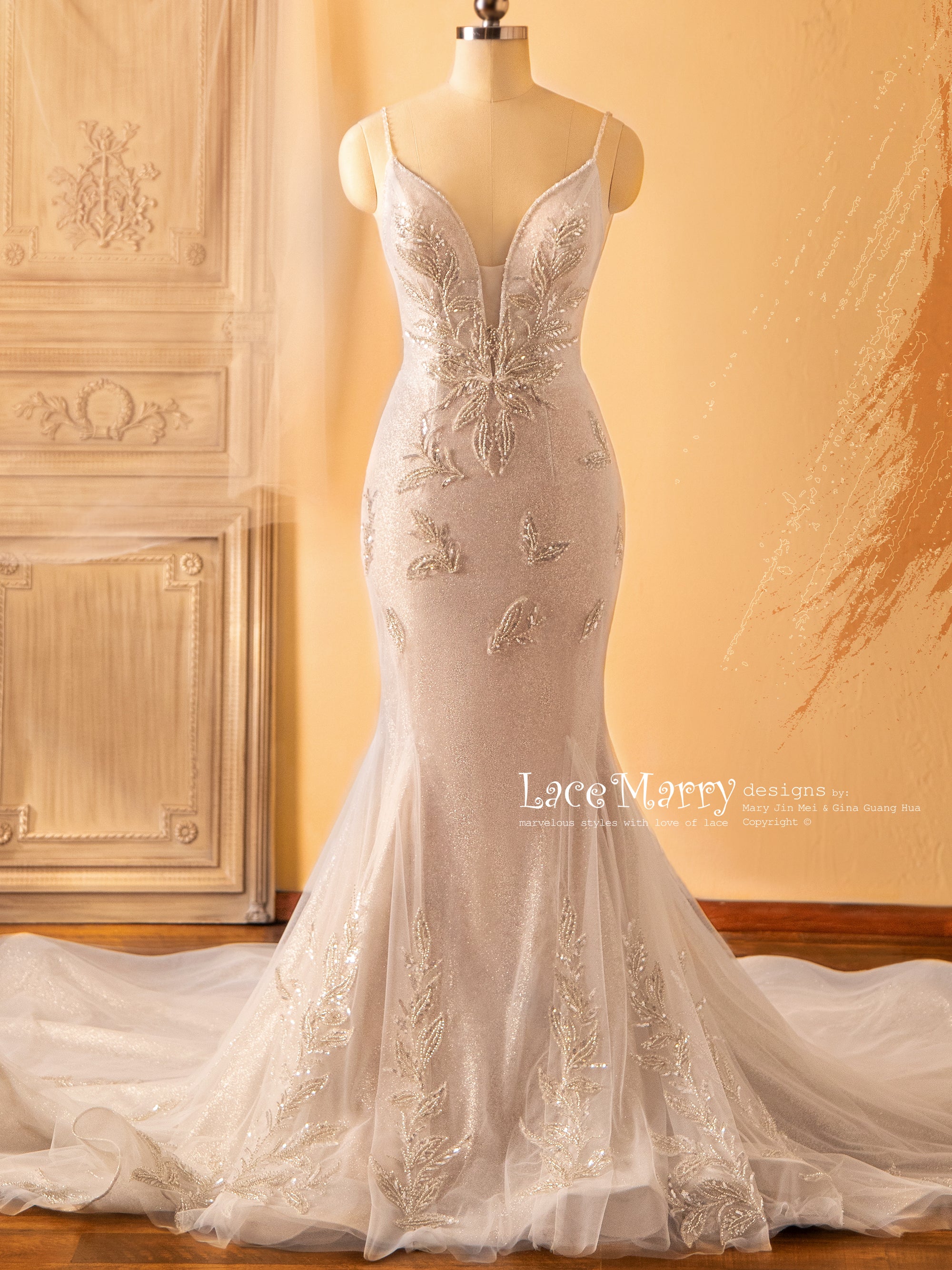 DILVA / Fitted Sparkling Wedding Dress with Removable Straps - LaceMarry