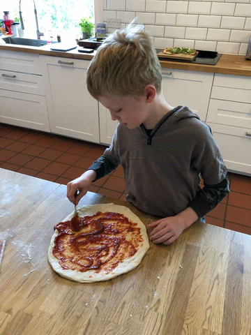 pizza mit Belag