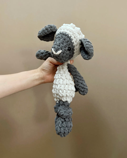 Mama Made Minis Knotted Loveys: 16 Heirloom Amigurumi Crochet Patterns  eBook : Dratch, Alyson, McNutt, Lindsay: : Kindle Store