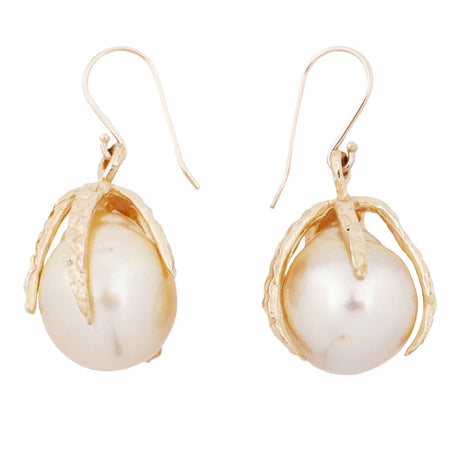 White Pearl Drop Earrings – ESQUELETO