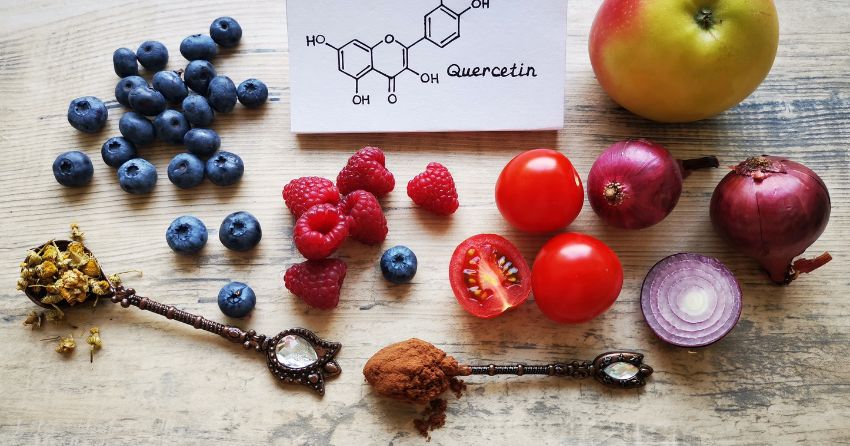 While quercetin is well-known for supporting allergy relief and immunity, recent research has also pointed to its longevity-boosting effects.
