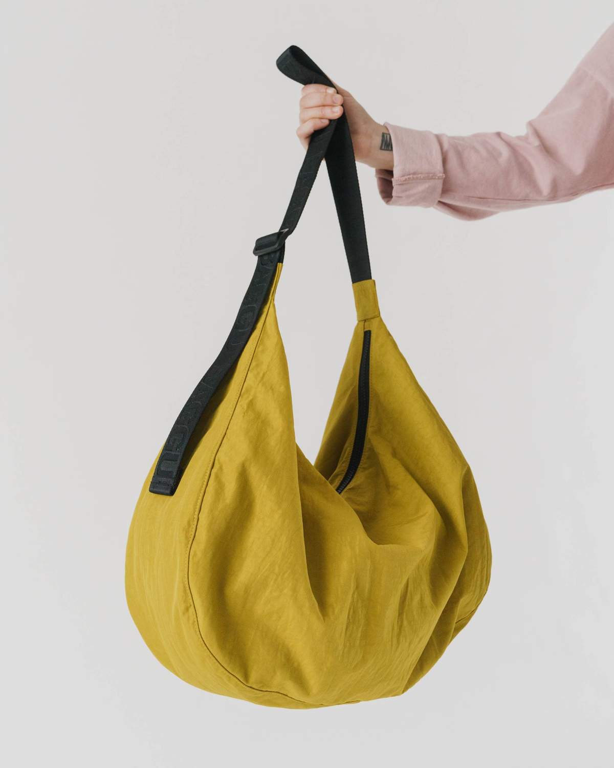 Baggu Medium Nylon Crescent Bag Lentil