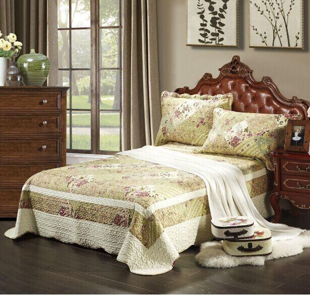 Tache Striped Floral Rose Scalloped Forest Cottage Bedspread