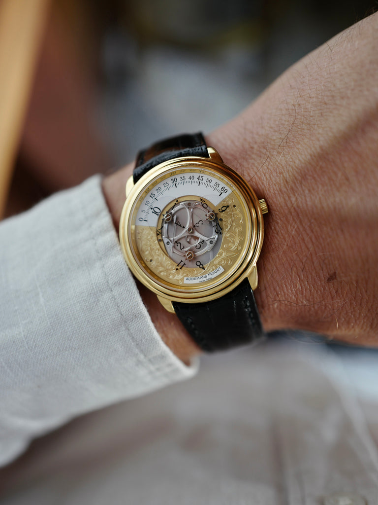 Wrist photo of yellow gold, automatic Audemars Piguet Starwheel 25720 watch