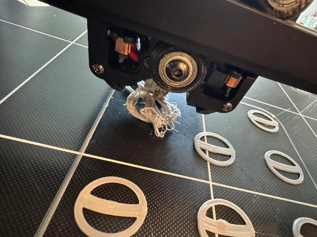printing-multiple-objects-get-stuck-to-nozzle-v0-acnn258sxbmd1.webp__PID:2a2a6019-b6b6-4104-886c-966288b38e87
