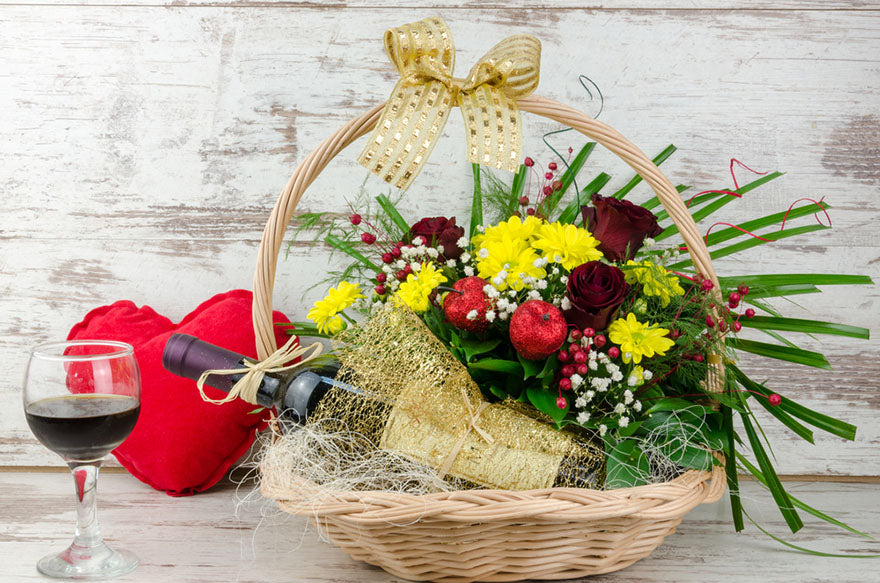 Flower Bouquet With Wine | Wine gift baskets, Creative gift baskets, Wine  gifts