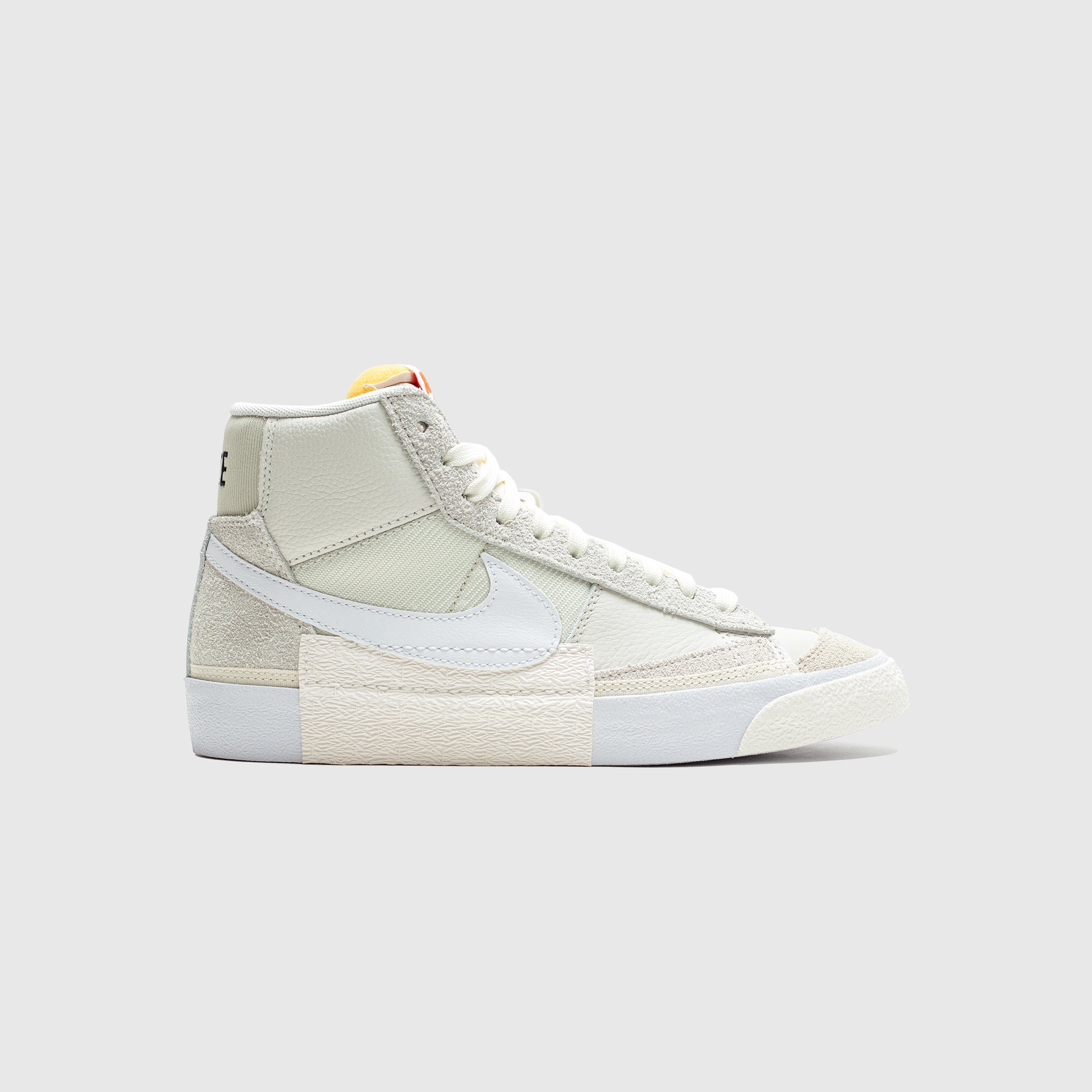 NIKE  BLAZER 77PROCLUB LIGHTBONE  DQ7673 003 FRONT