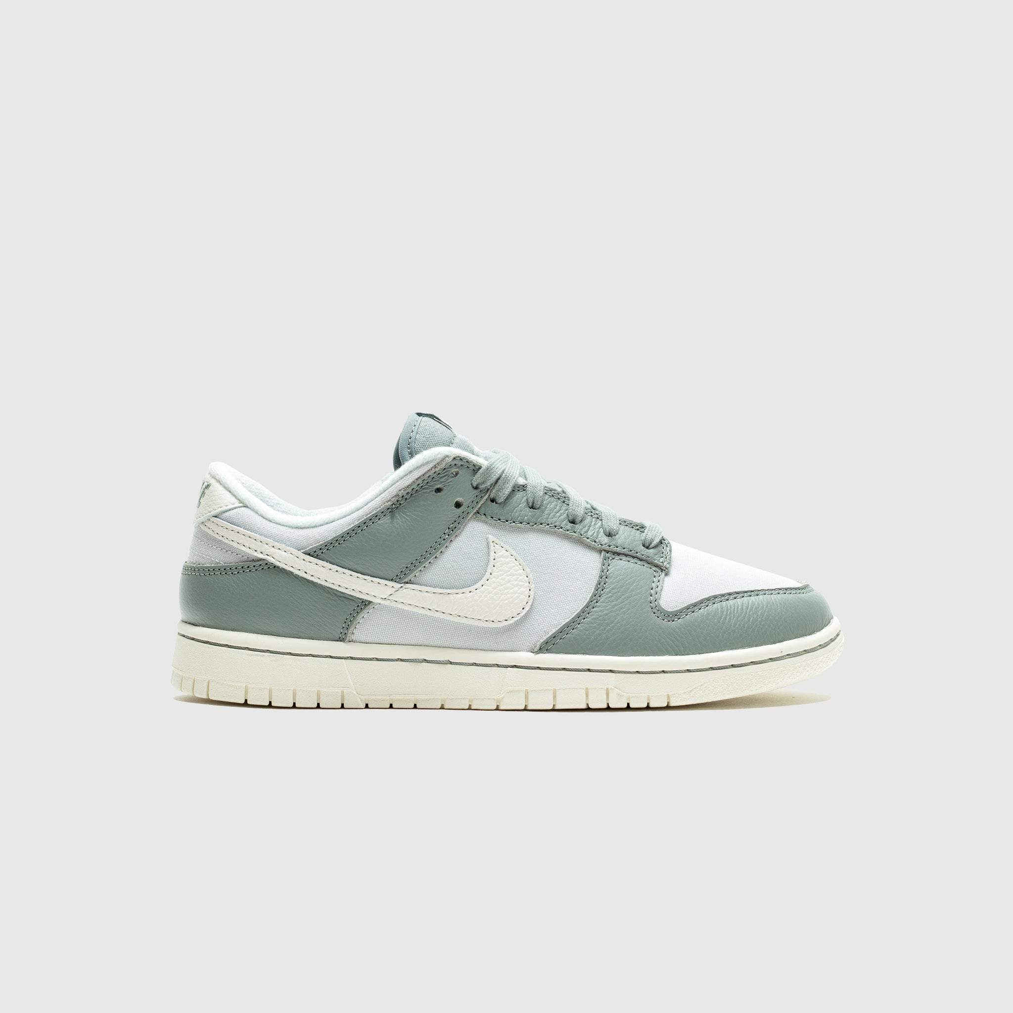 DUNK LOW PRM "MICA GREEN"