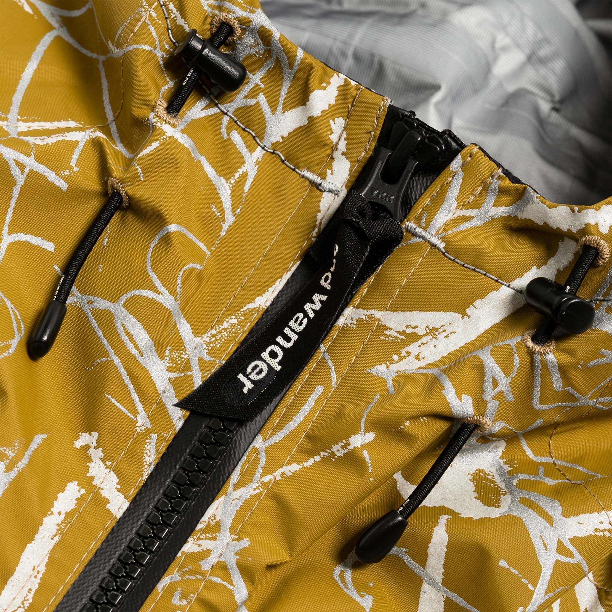 REFLECTIVE PRINTED RAIN JACKET – PACKER SHOES