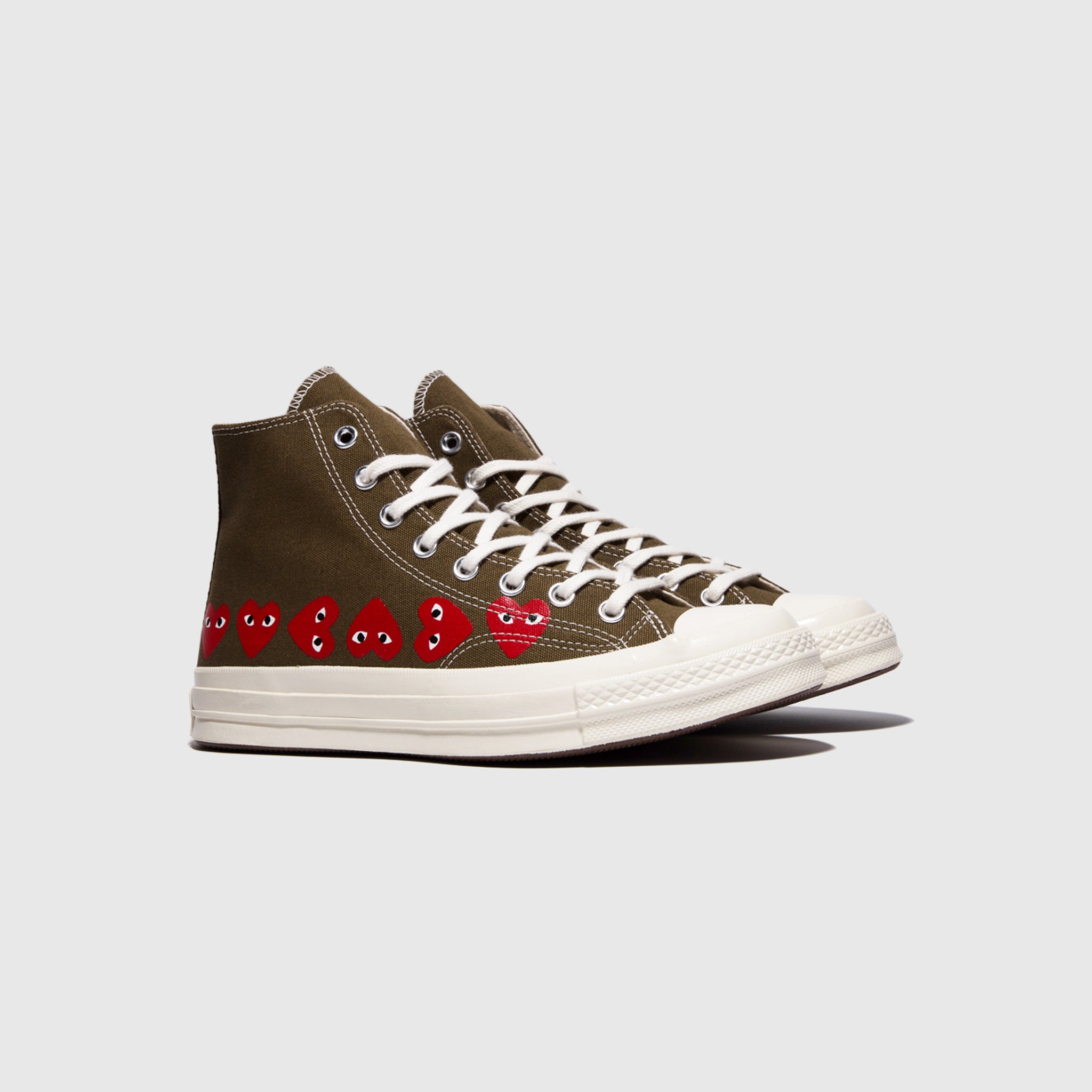 chuck taylor converse with heart