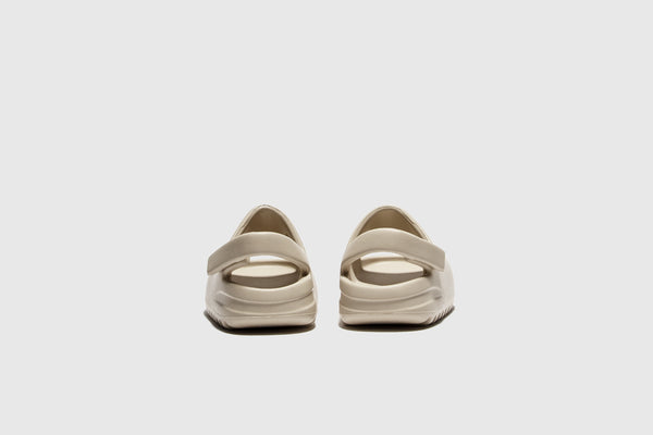Kanye West x adidas YEEZY SLIDE new color matching slippers. Hypebeast