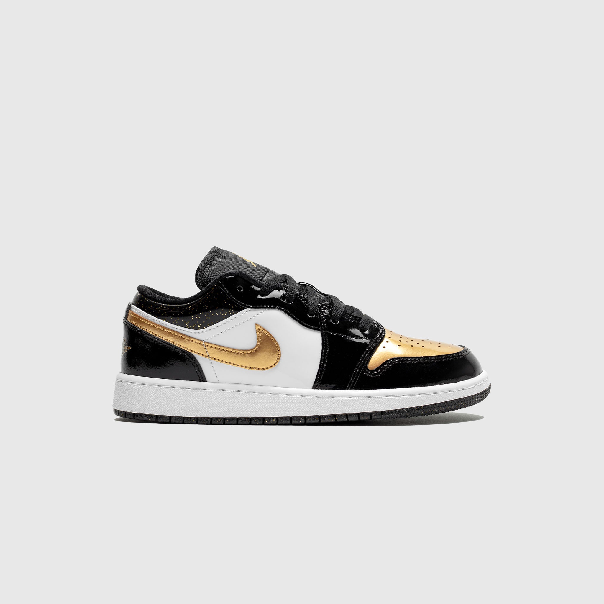 black and gold jordan 1 gs