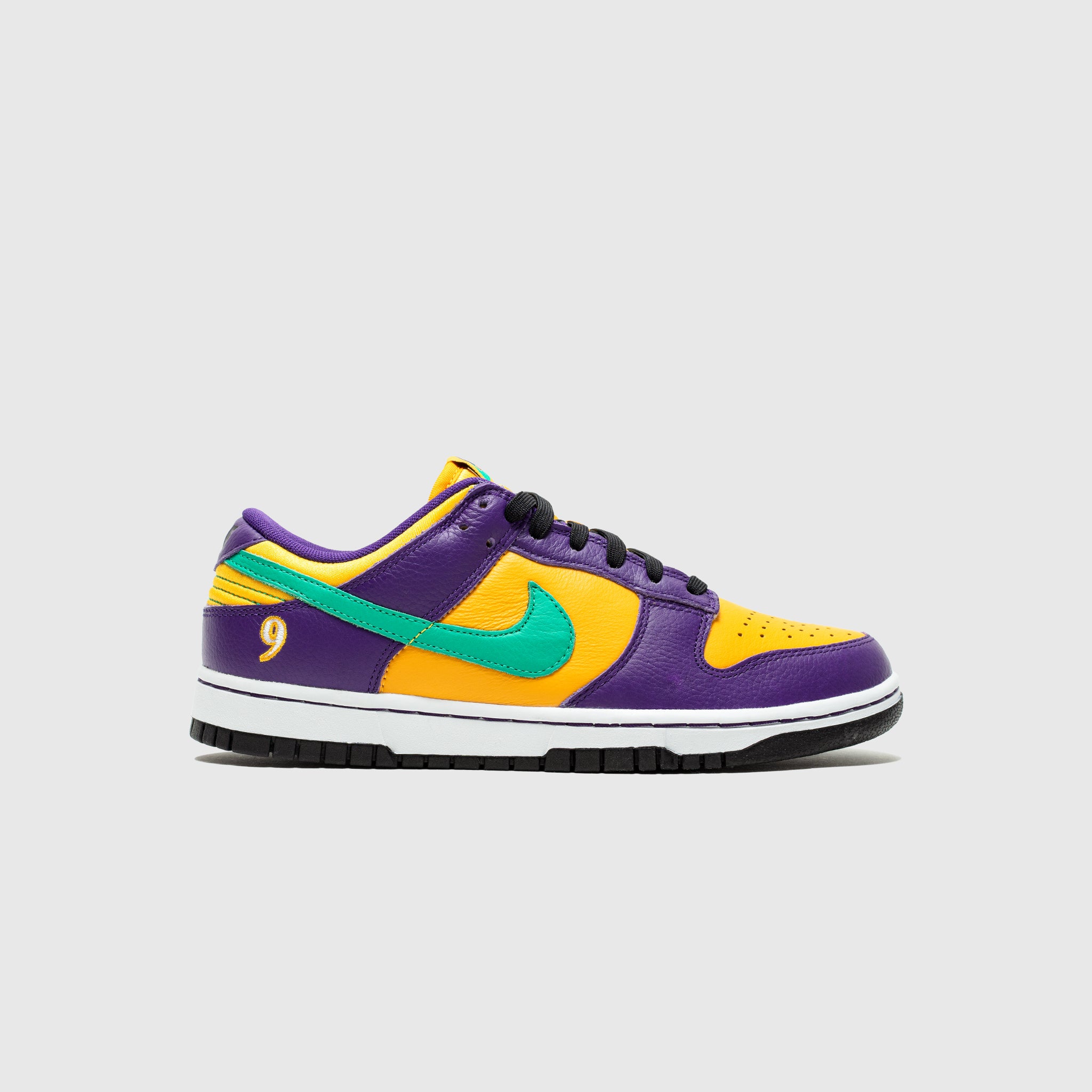 WMNS NIKE DUNK LOW LISA LESLIE リサ レスリー ダンクロー ナイキ