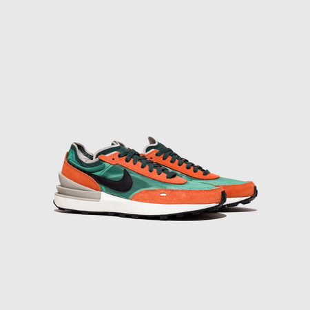 NIKE  WAFFLEONESE PROGREEN  DD8014300 PROFILE 450x450