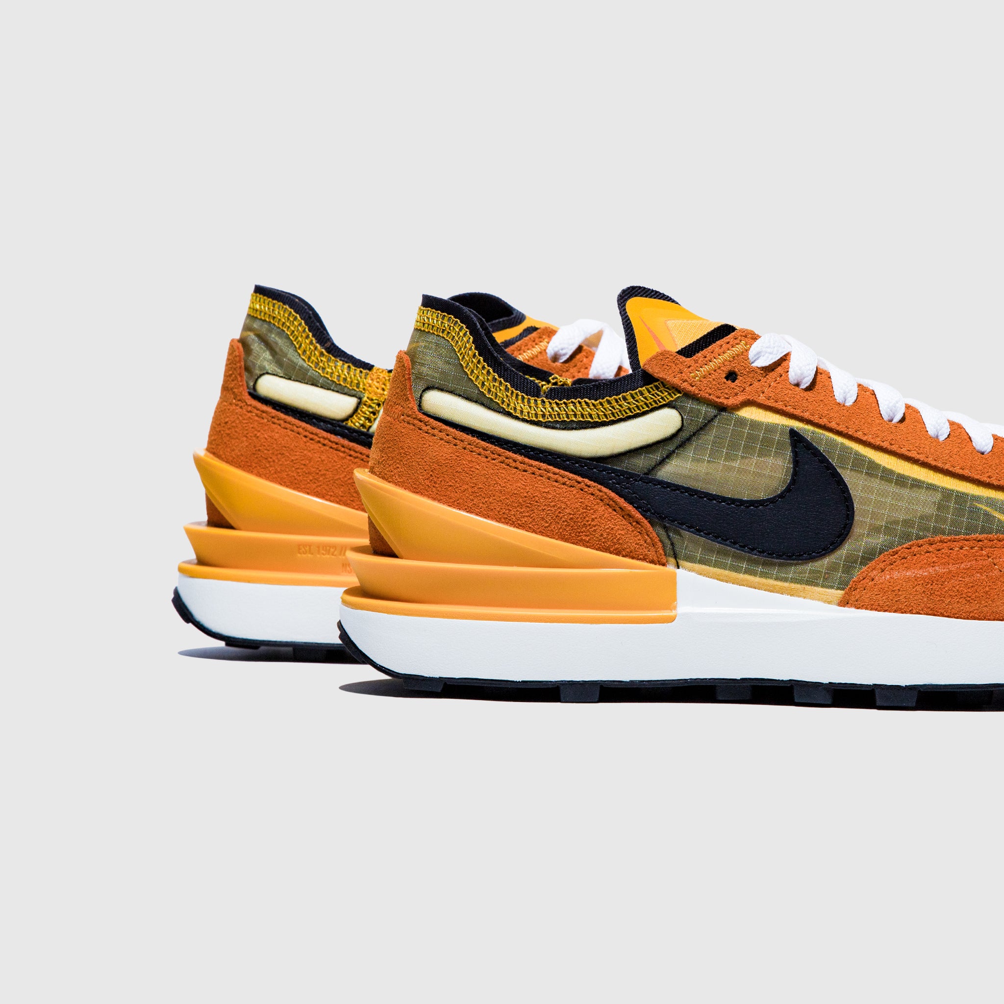 NIKE  WAFFLEONESE UNIVERSITYGOLD  DD8014700 SIDE