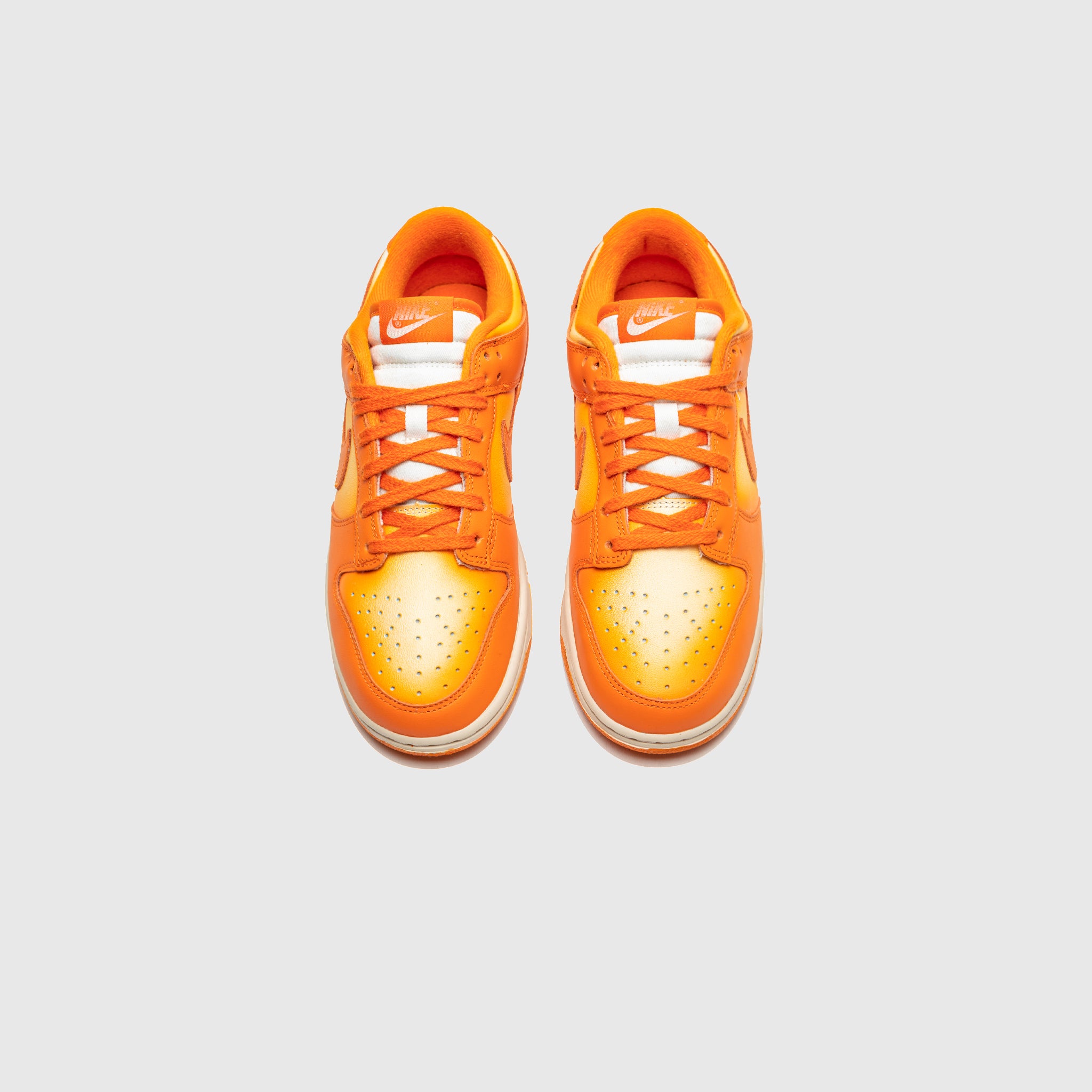 WMNS LOW SE "MAGMA – PACKER SHOES