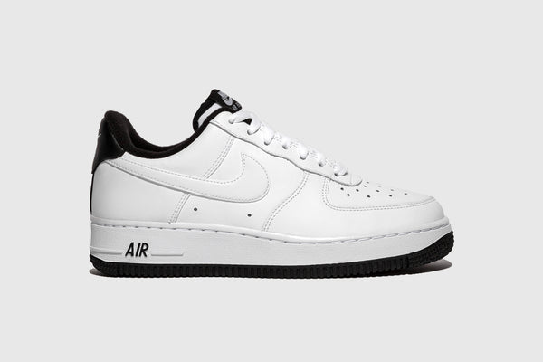 nike air force 1 07 black sole