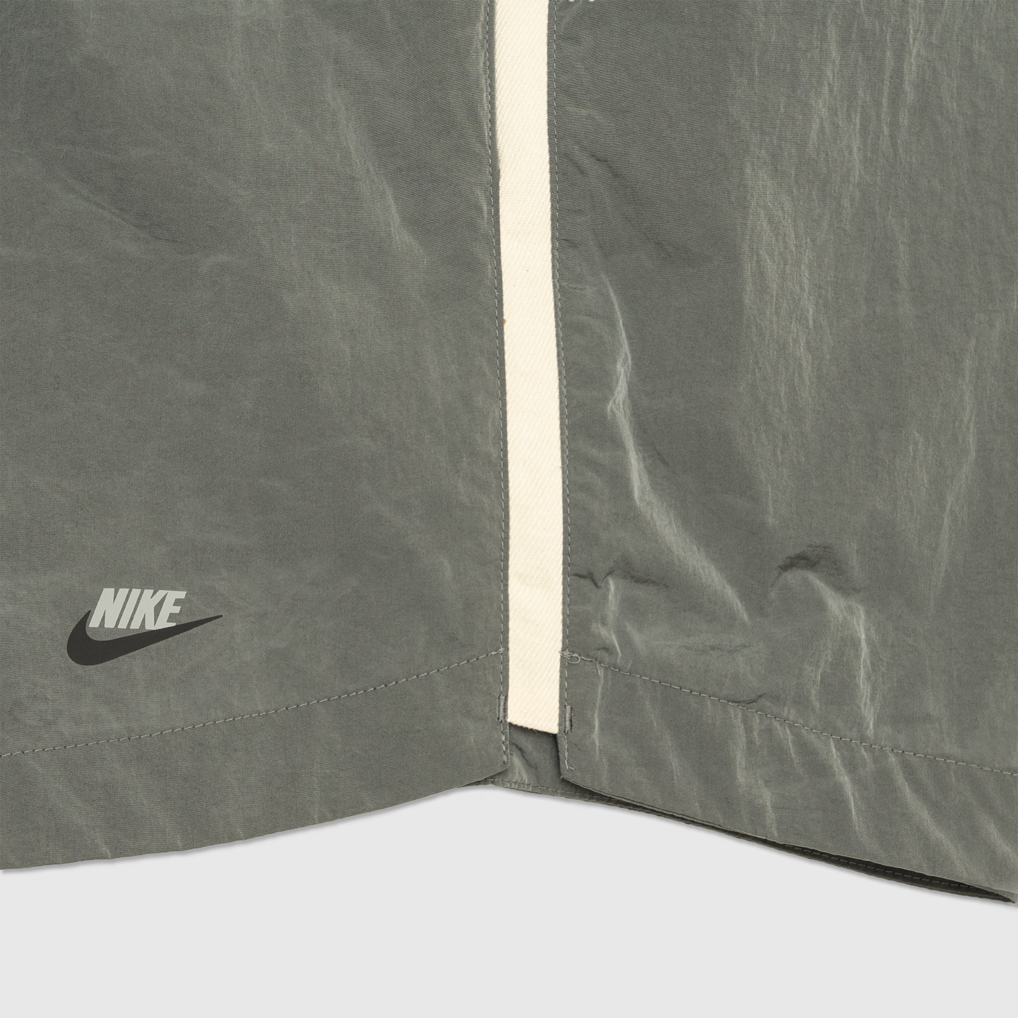 NIKESPORTSWEARWOVENUNLINEDTRACKSHORT GREY DETAIL2