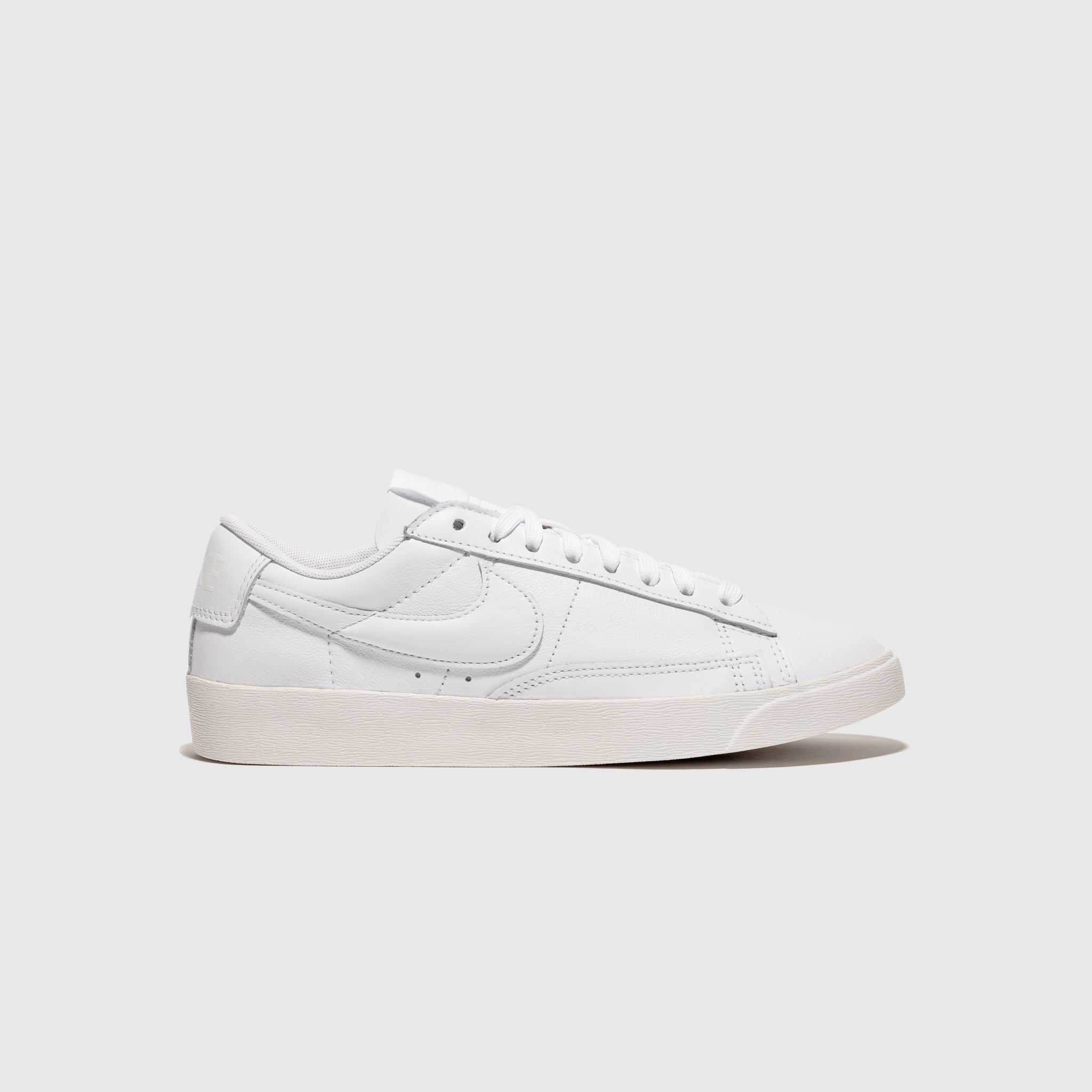 WMNS BLAZER LOW LE "TRIPLE WHITE"