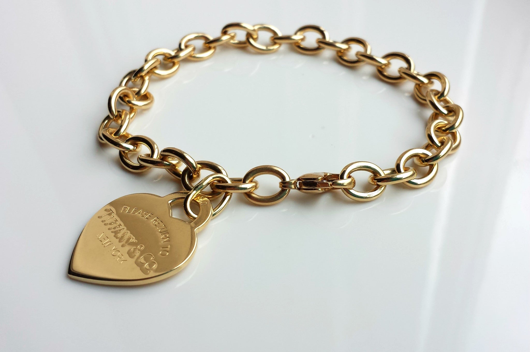 Tiffany & Co. 18k Yellow Gold Return to Heart Charm Bracelet – Large ...
