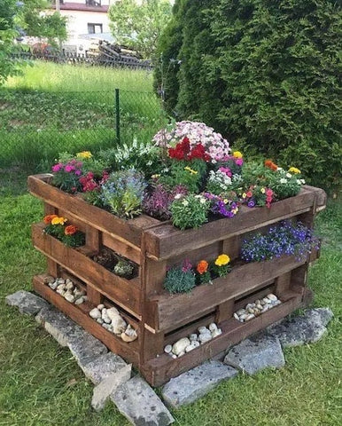 Bug hotel Flower bed